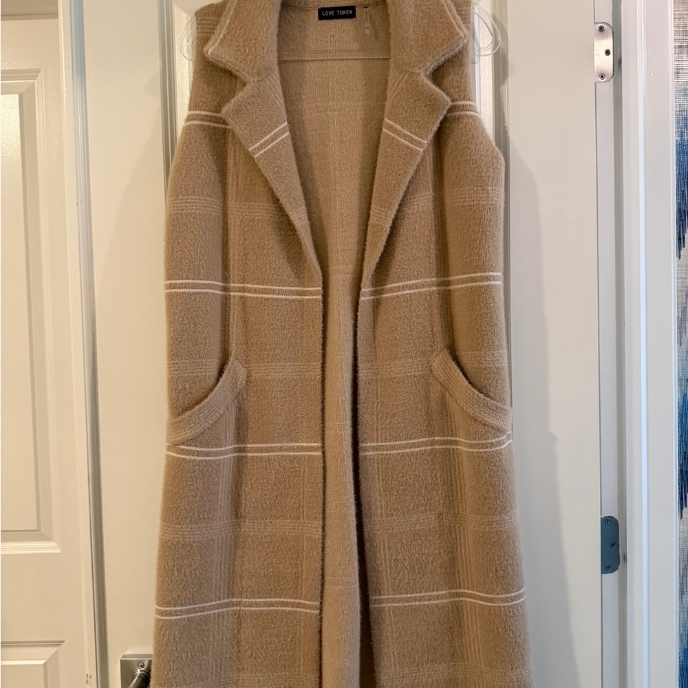 Love Token Beige Sleeveless Cardigan